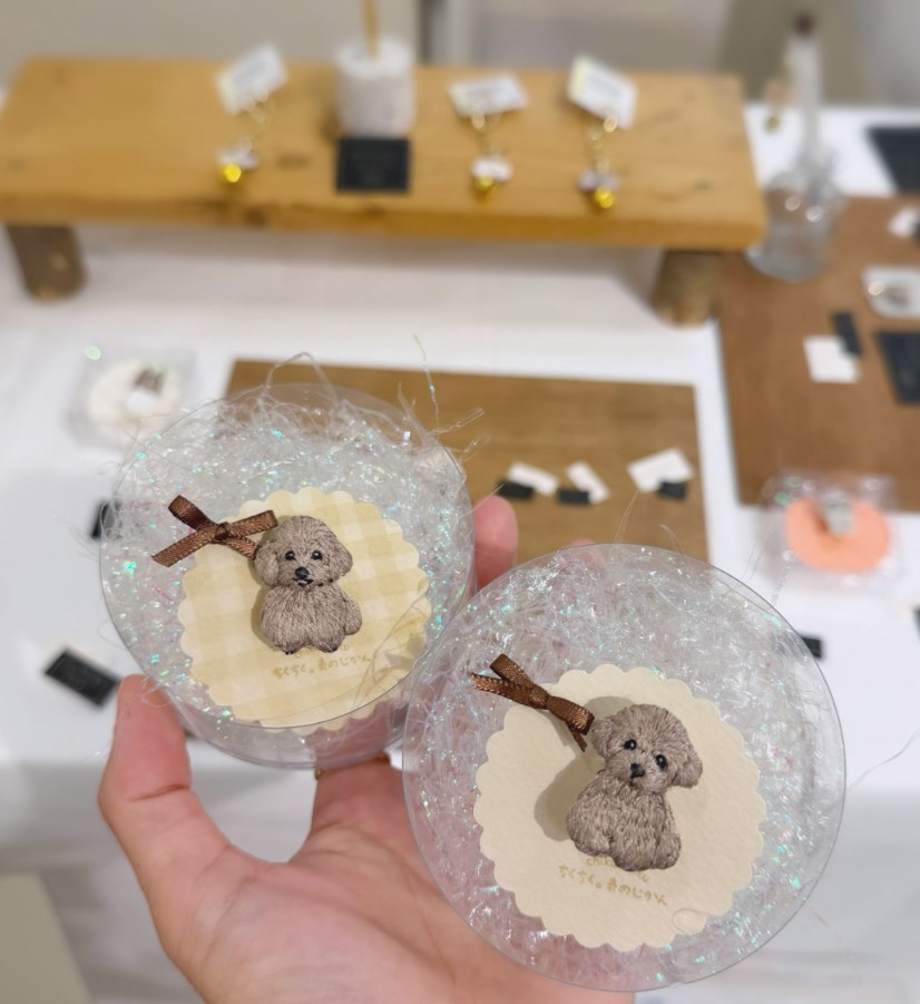 トイプードルのミニミニ刺繍ブローチ