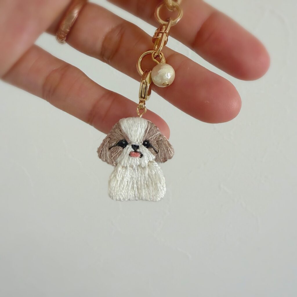 シーズーちゃんの刺繍キーホルダー