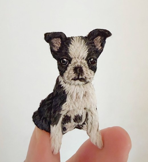 ボストンテリアのパピーの刺繍ブローチ