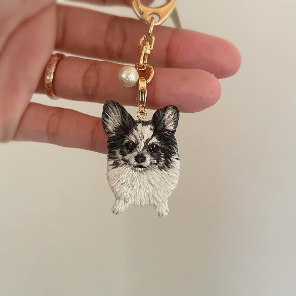チワワの刺繍キーホルダー