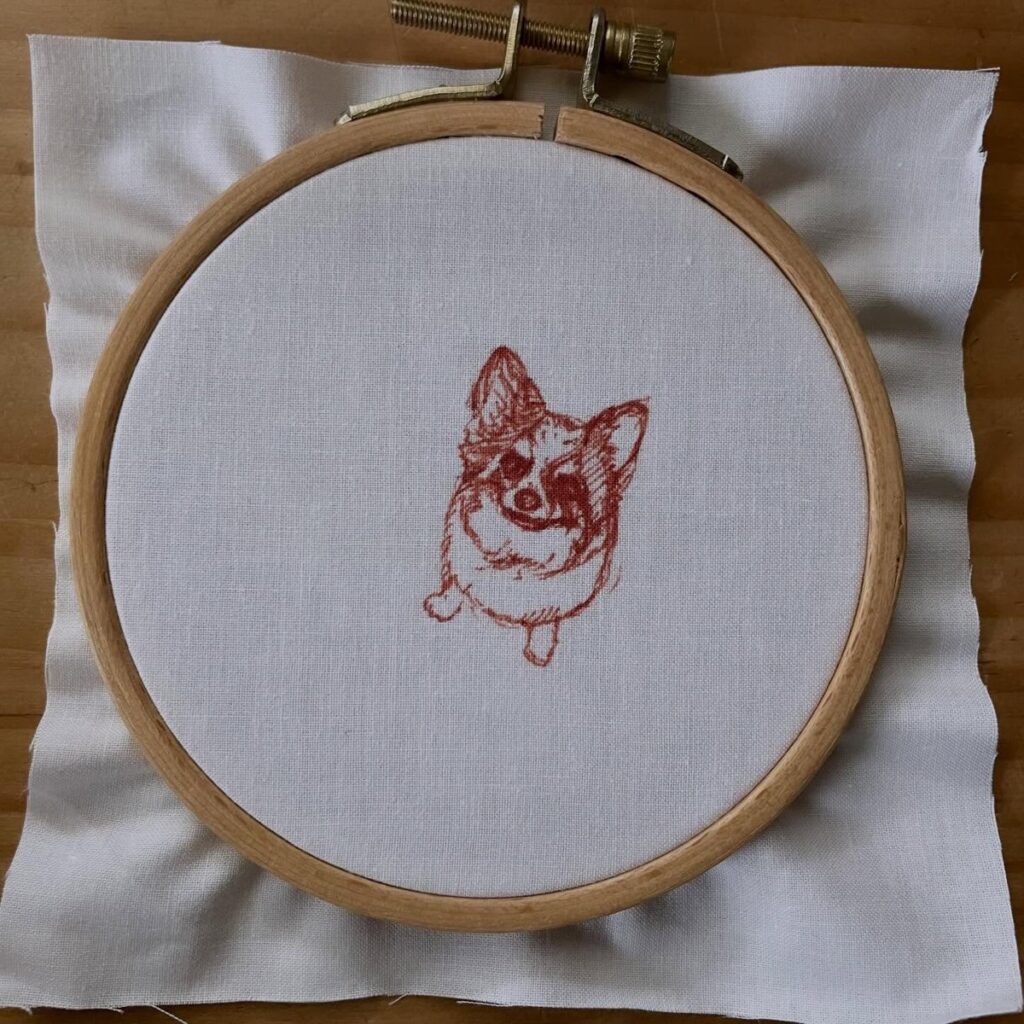 刺繍枠で作っているところ