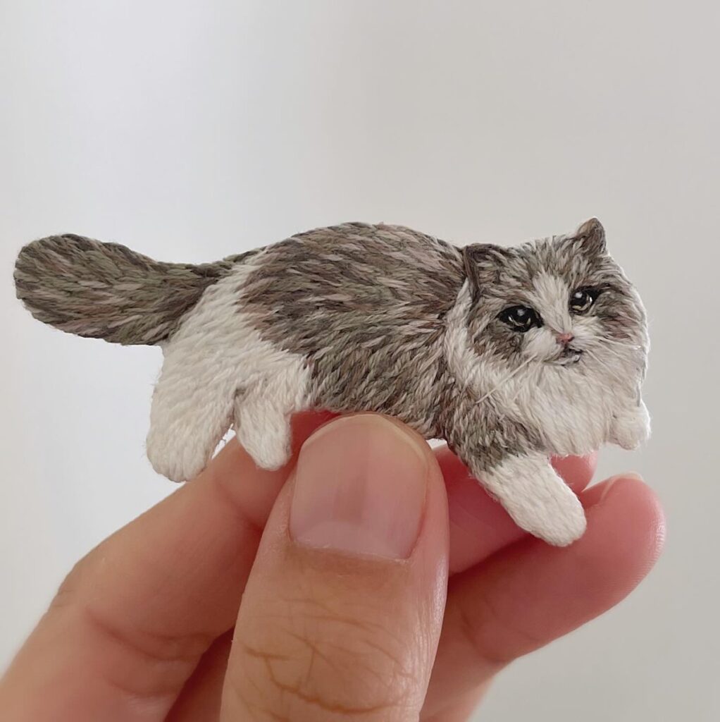 ラグドールの刺繍ブローチ