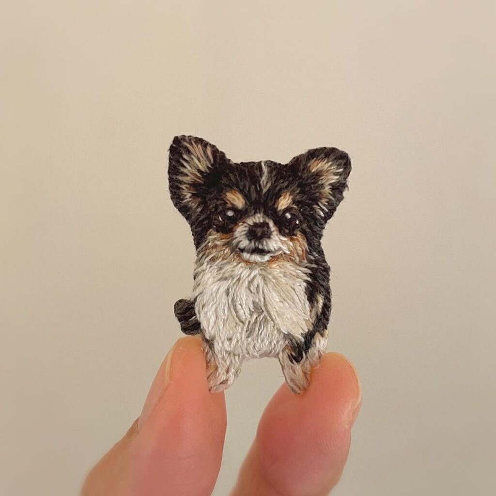 チワワの刺繍ブローチ