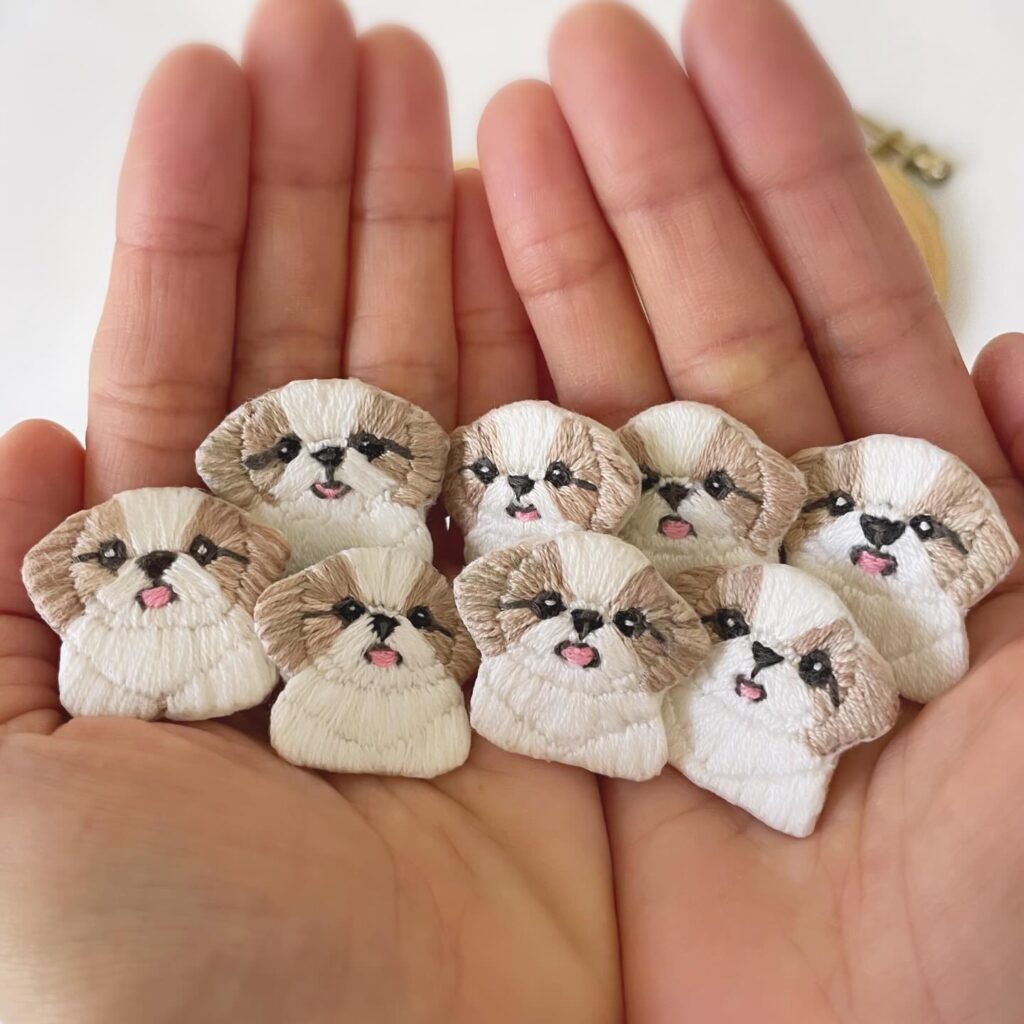 ヴォーグ学園の講座で作ったシーズーの刺繍ブローチ